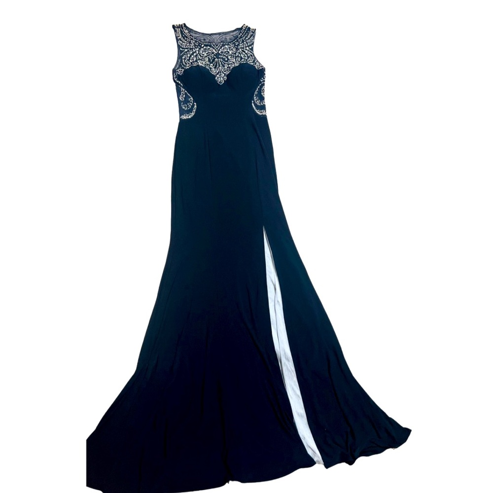 Reduce 30 percent discount. 🔥Besty & Adam Satin Sequin Gown with underline bra.